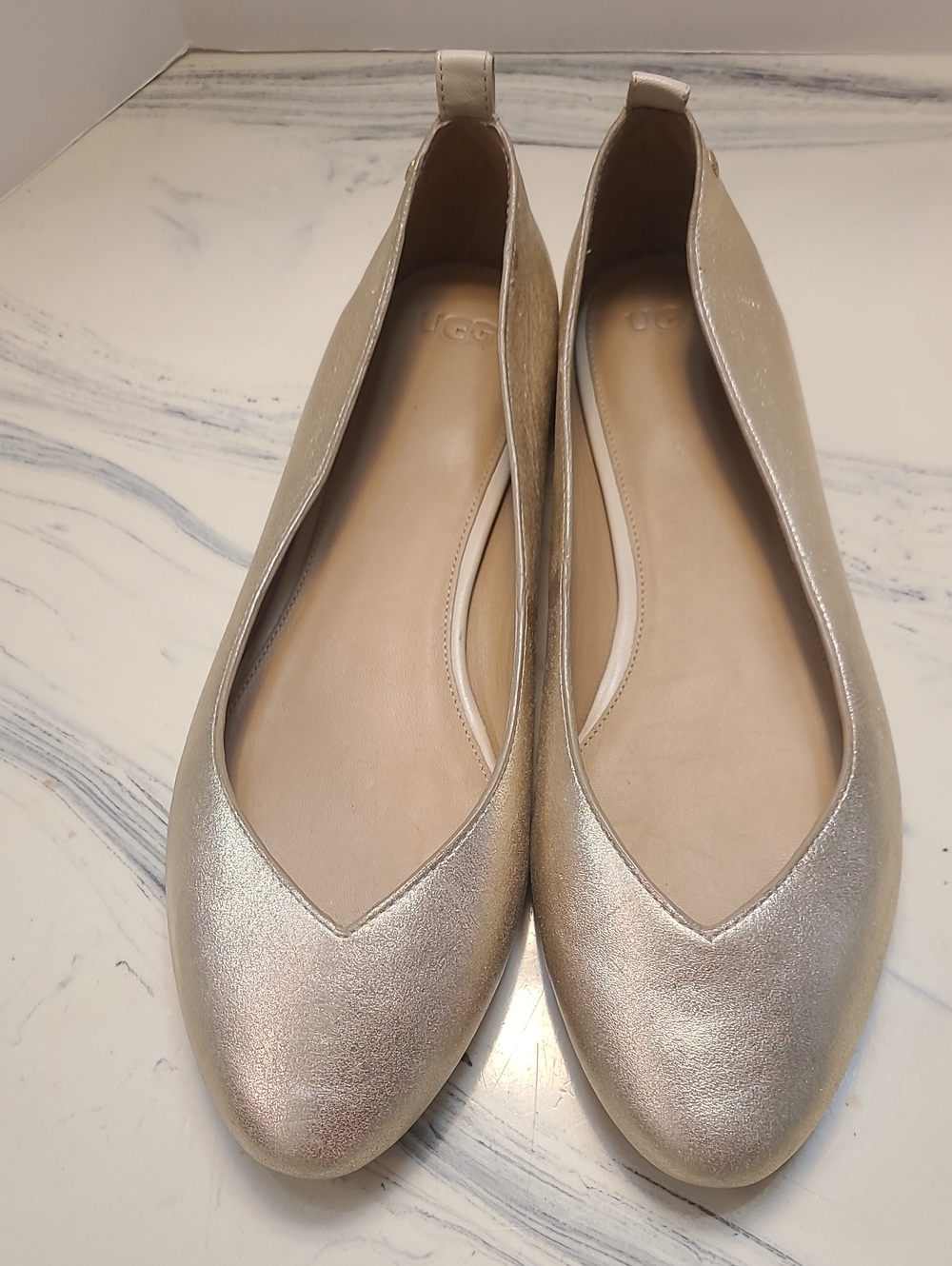Ugg Women's Leather Popular Trendy Stylish Comfy Metallic Gold Flat Shoes Sz 10